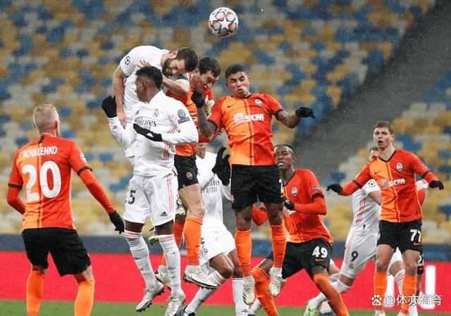 包含欧联赛场上演惊心动魄战役，法甲球队披荆斩棘的词条