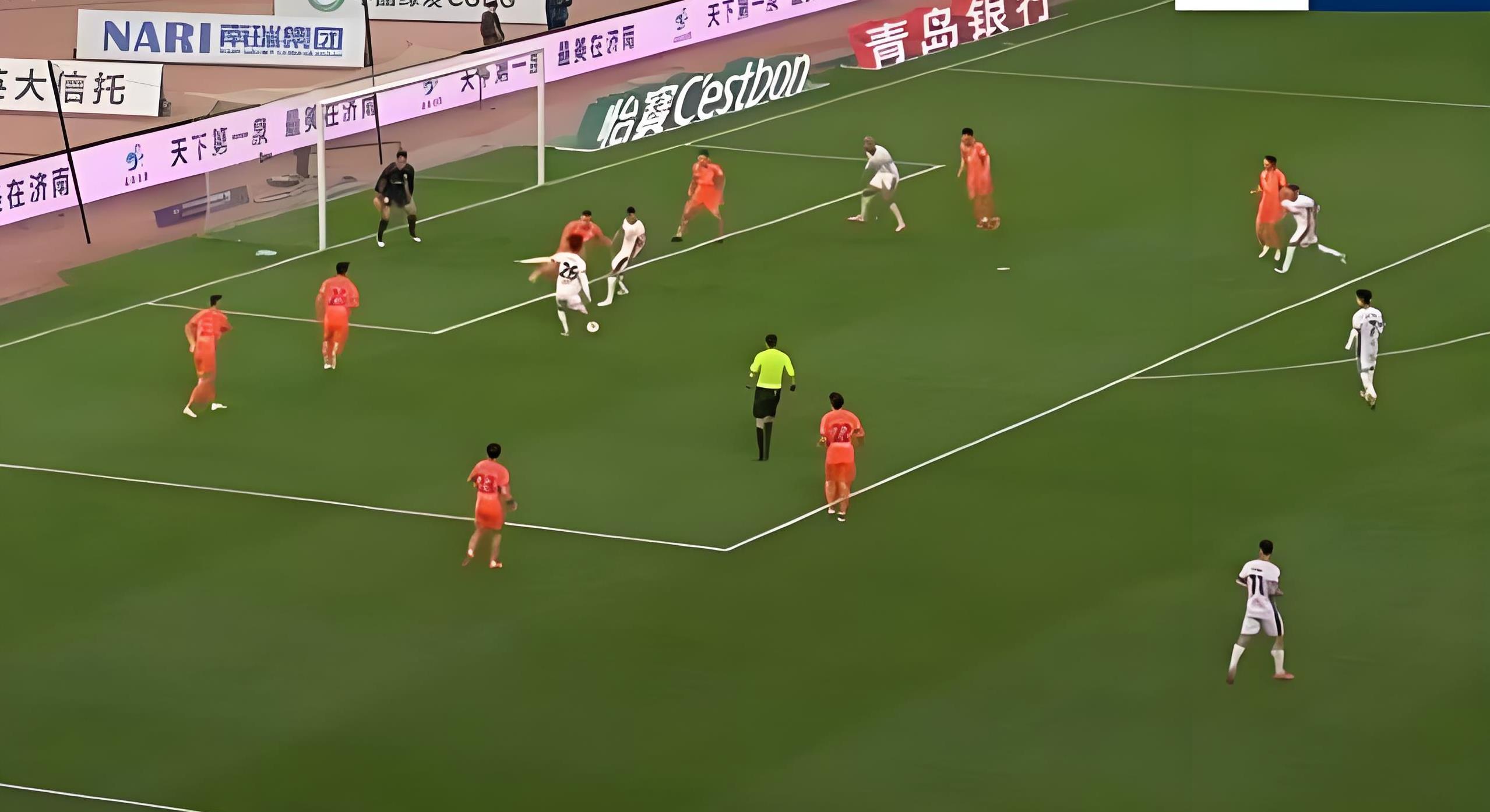 山东泰山客场大胜，取得联赛连胜