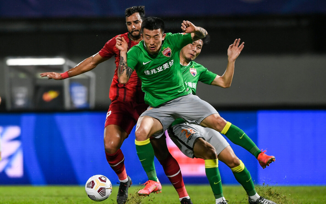 深圳队惊险击败四川,保持不败 深圳队惊险击败四川,保持不败