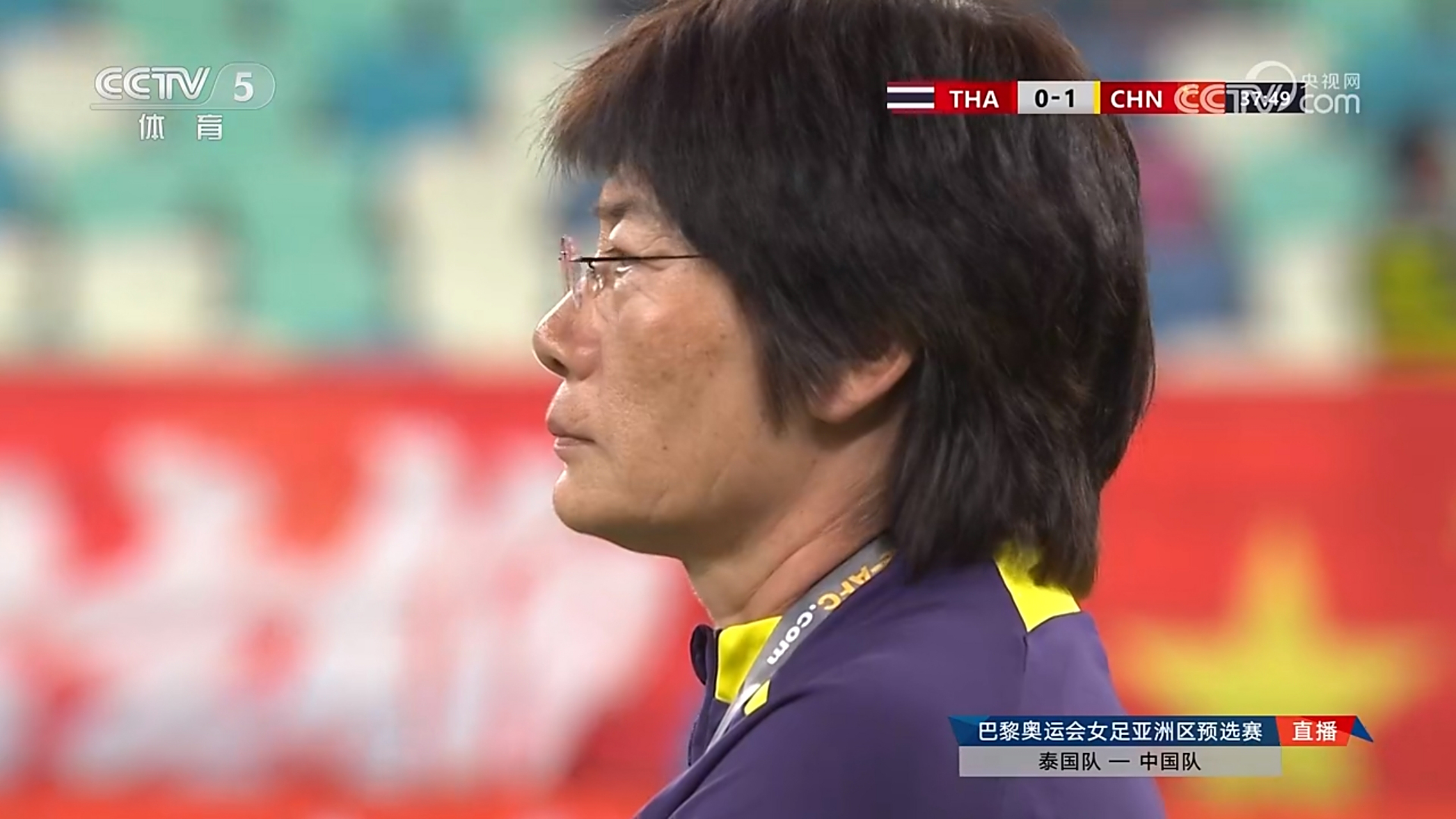 半岛体育课程-泰国女足球员因受伤退出比赛