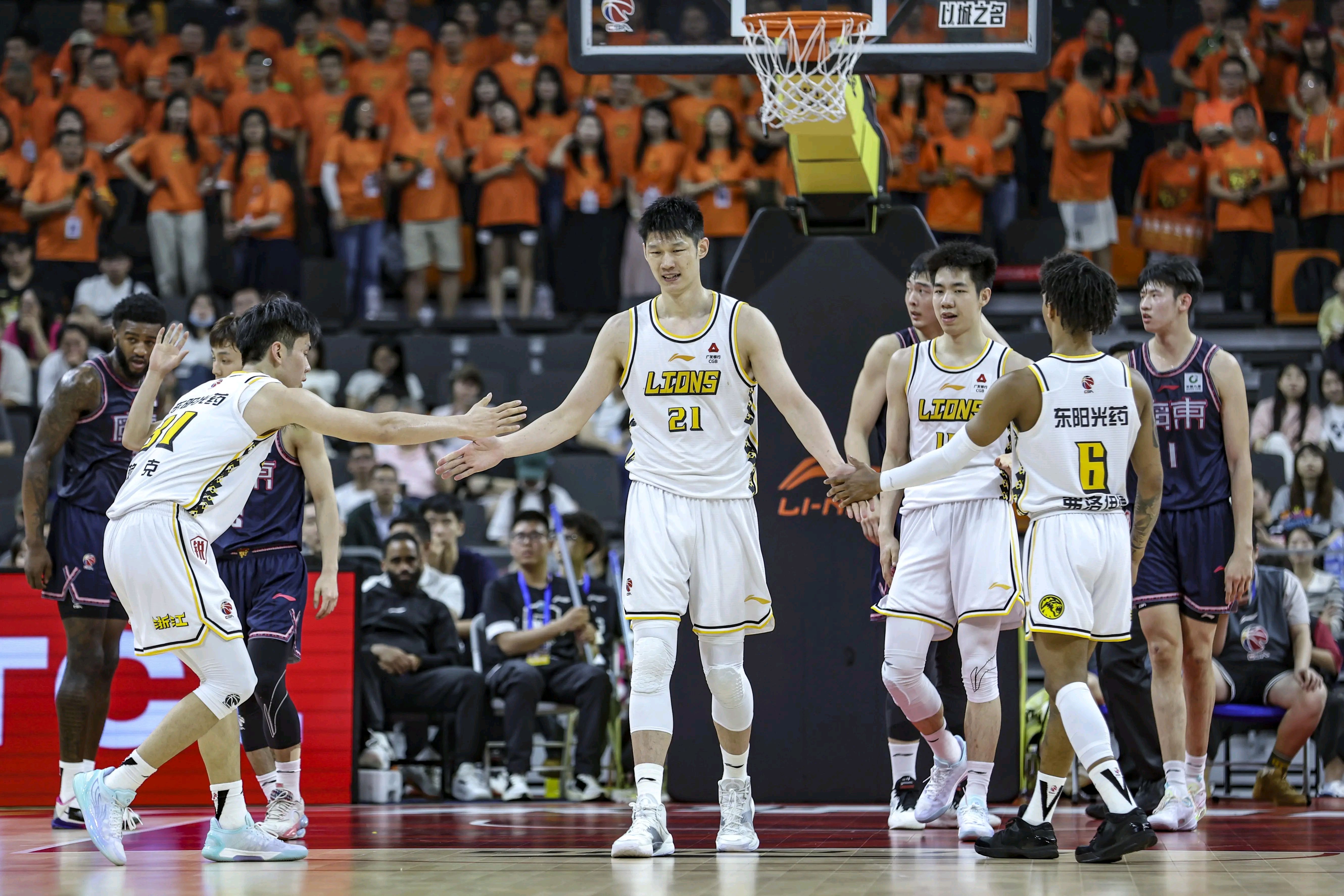 辽宁本钢新援表现抢眼，助球队击败广东宏远