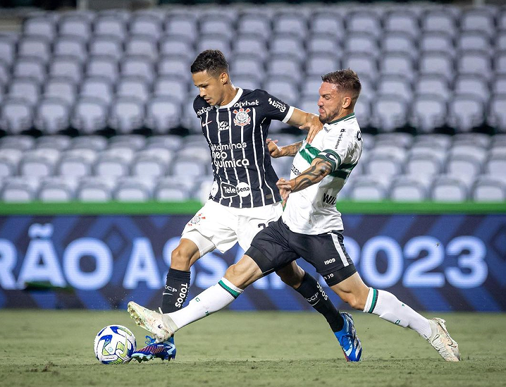 巴西乙级联赛球队巴甲降级球员涌入，竞争激烈备战新赛季