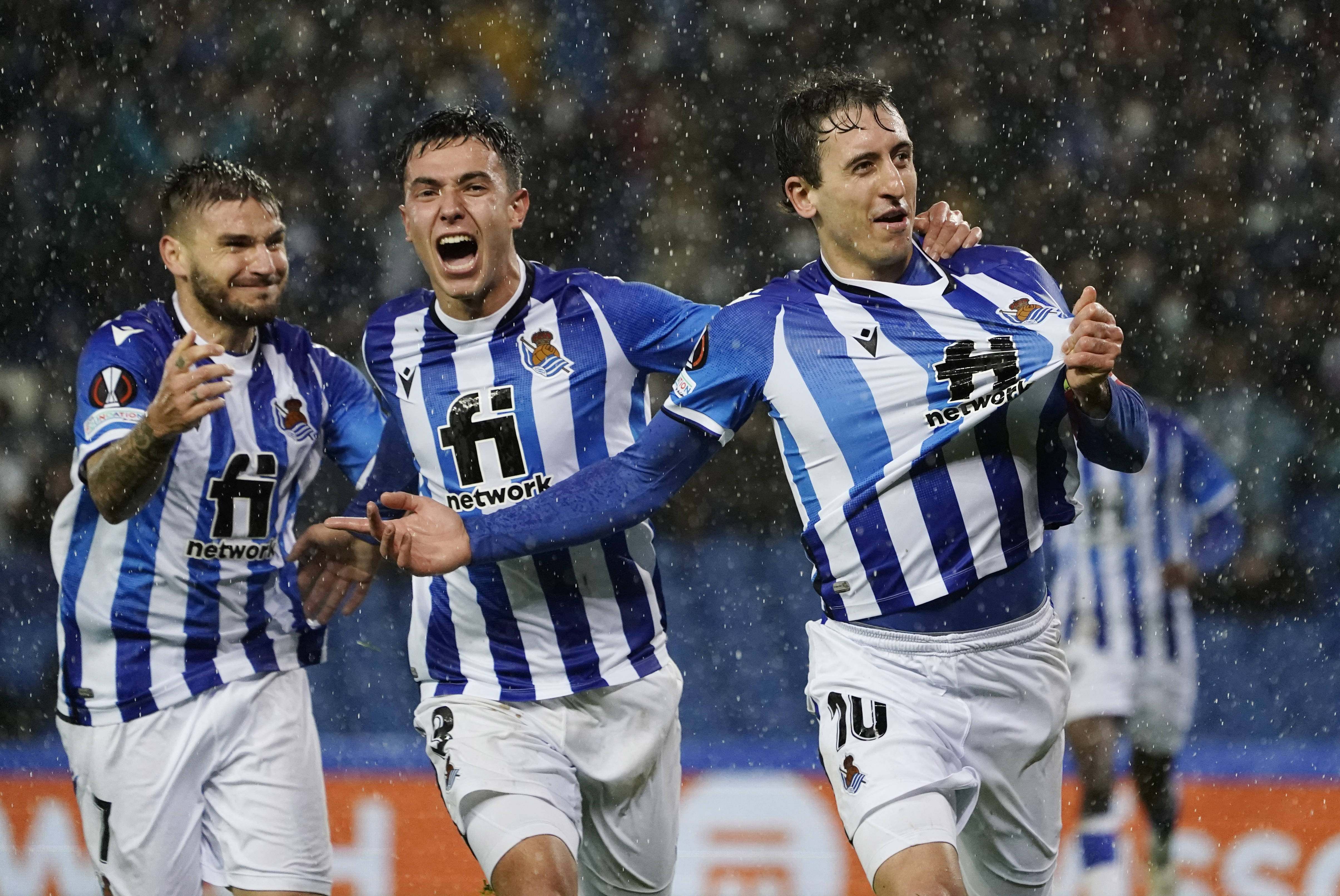 马洛卡在比赛中展现出团队精神