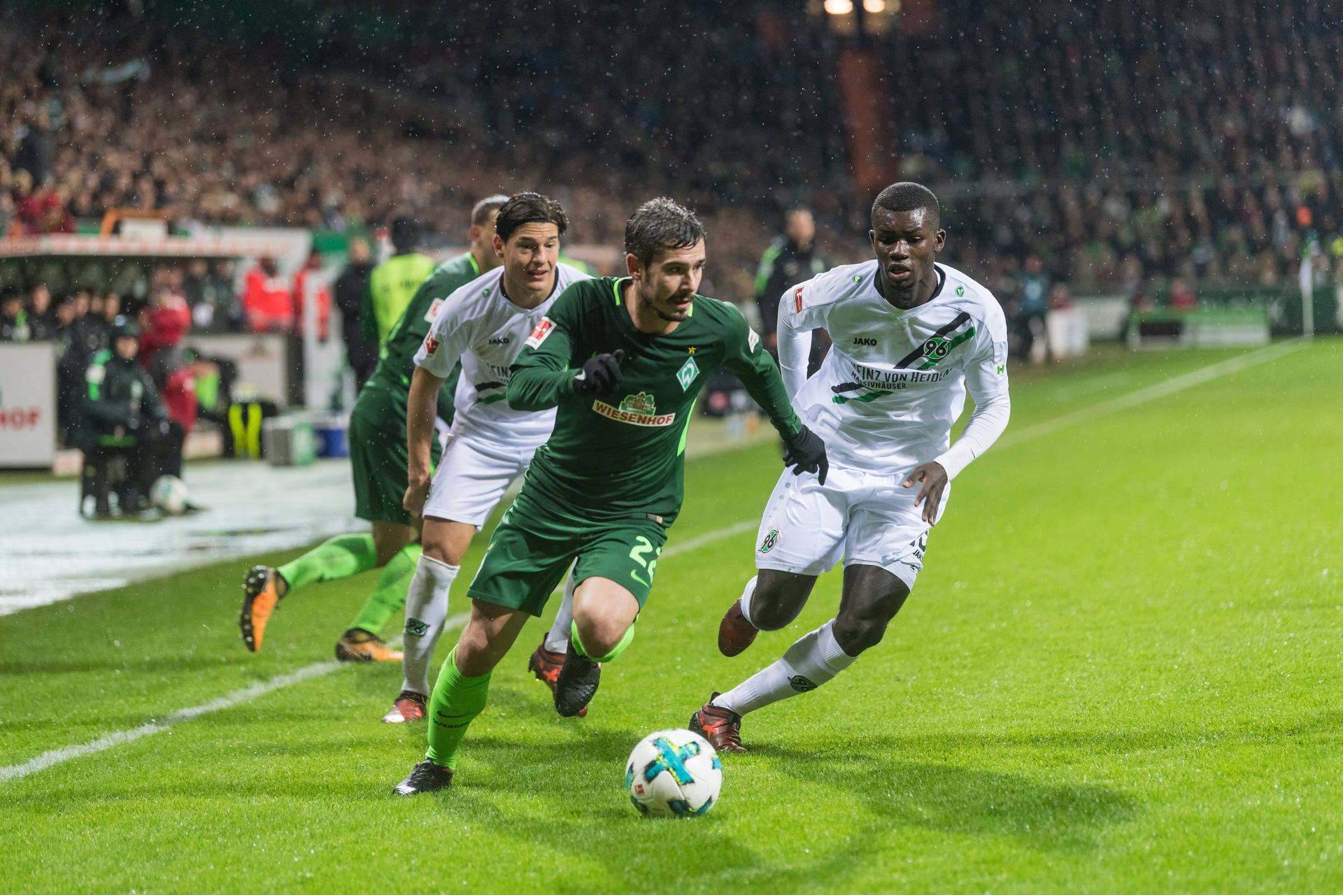 包含不莱梅球员状态神勇，击败强敌的词条