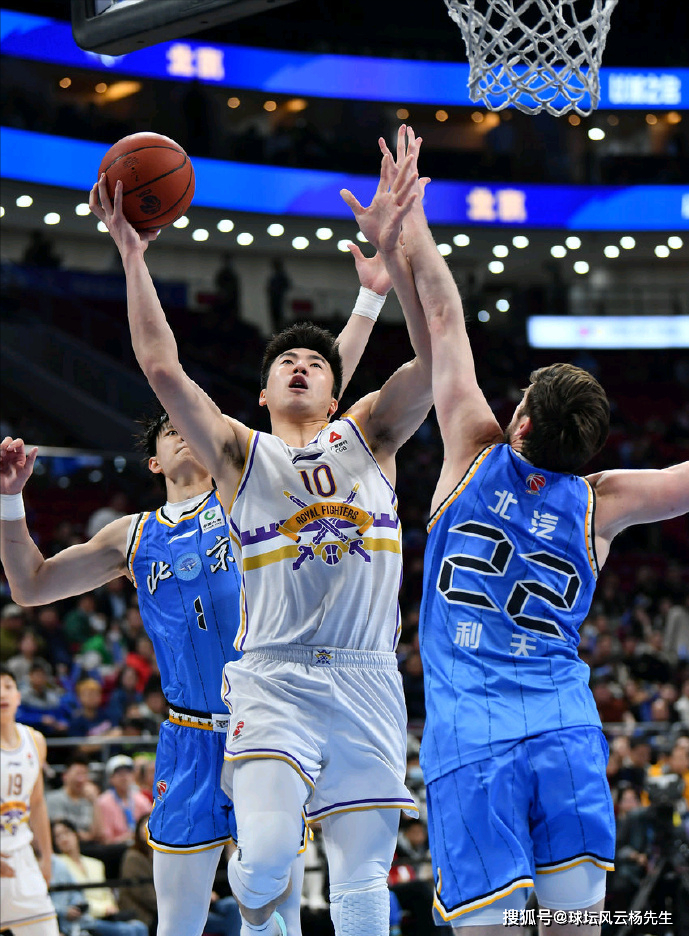 包含京沪对决，上海男篮惊险逆转北京队的词条