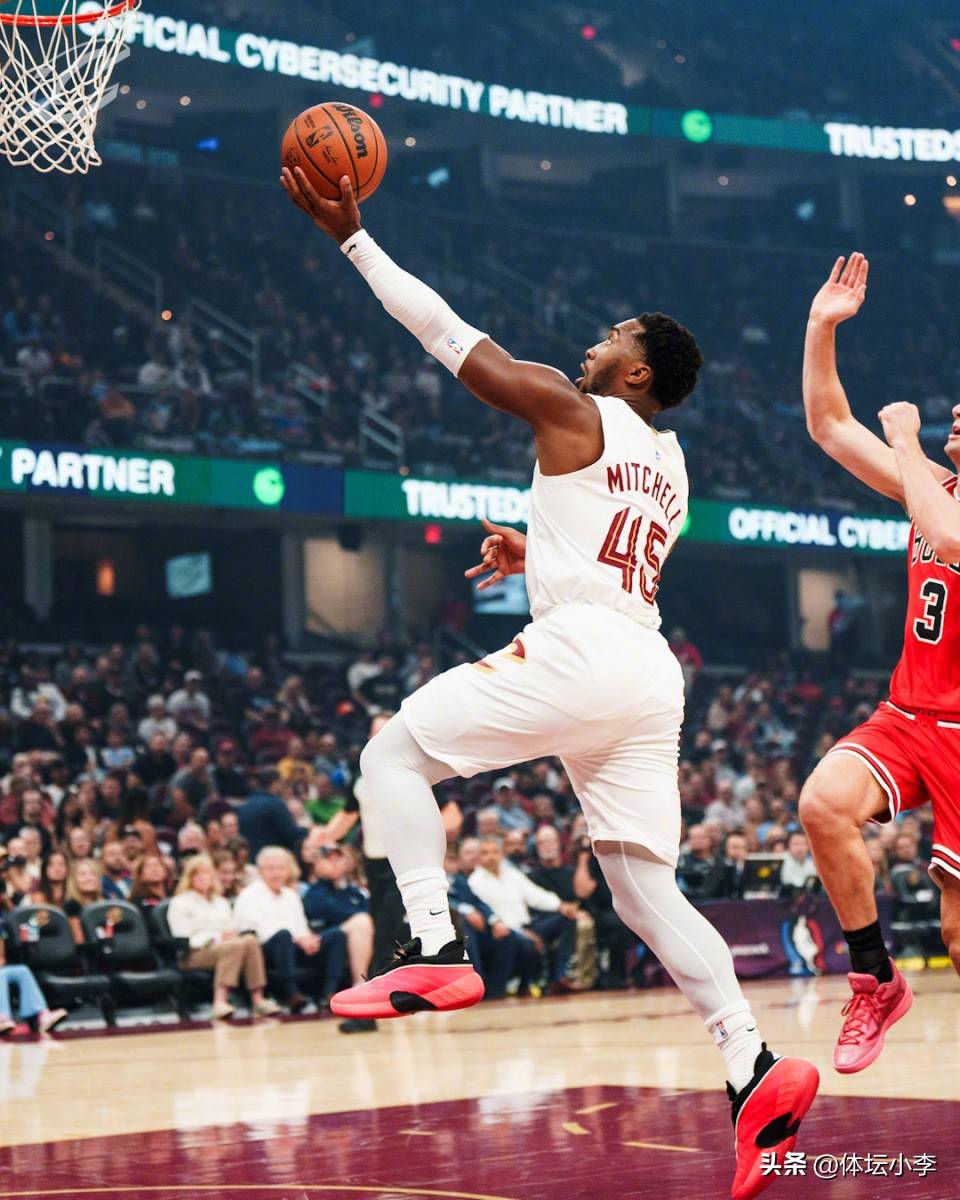 公牛逆转尼克斯，拉文取得关键球