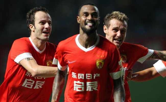 包含广州富力客场惨败广州恒大，保持垫底的词条