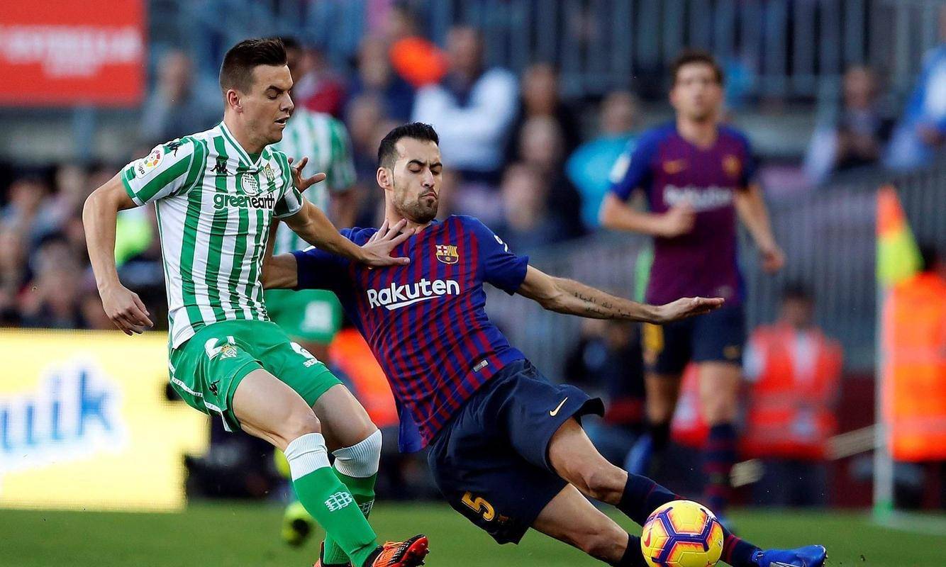 半岛体育官方-贝蒂斯球员受伤下场，影响球队进攻