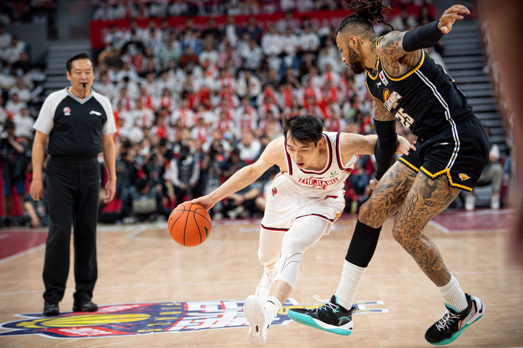 半岛体育官方入口-球员们在关键时刻的突破和得分让比赛更加扣人心弦