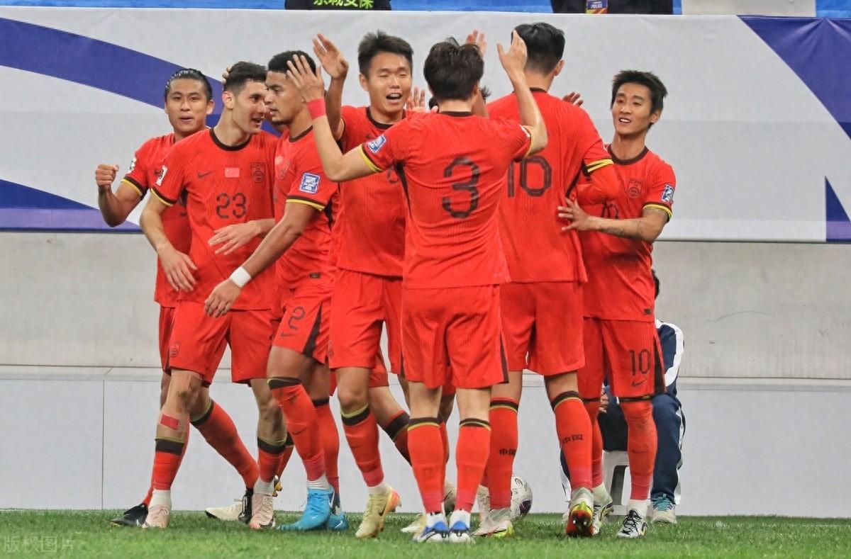 球员们在关键时刻的突破和得分让比赛更加扣人心弦